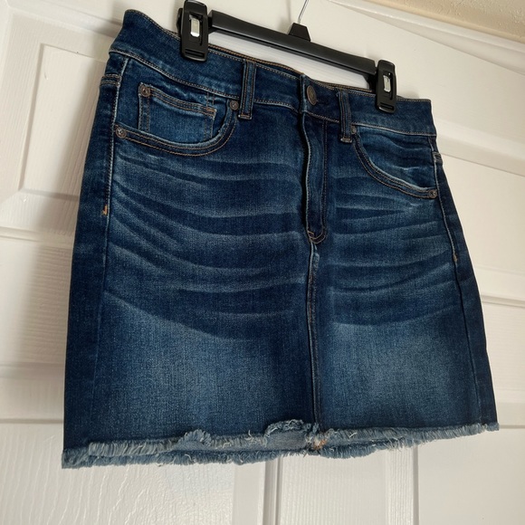 AE Dark Wash Denim Skirt Mini - size 6 - Picture 2 of 5